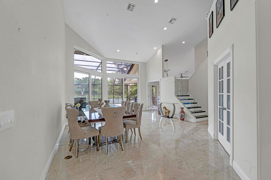 合同活跃: $1,100,000 (4 贝兹, 4 浴室, 2864 平方英尺)