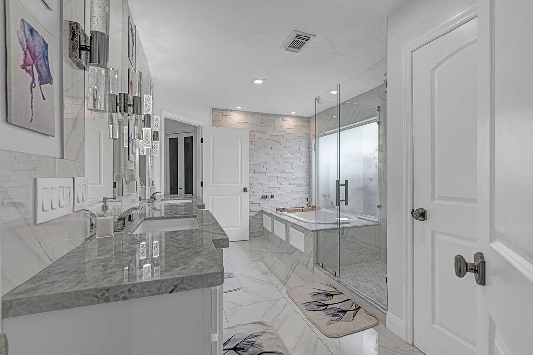 合同活跃: $1,100,000 (4 贝兹, 4 浴室, 2864 平方英尺)