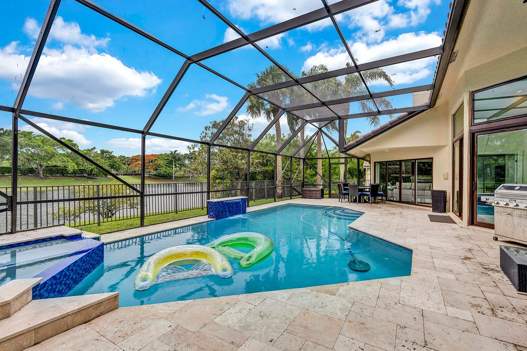 合同活跃: $1,100,000 (4 贝兹, 4 浴室, 2864 平方英尺)