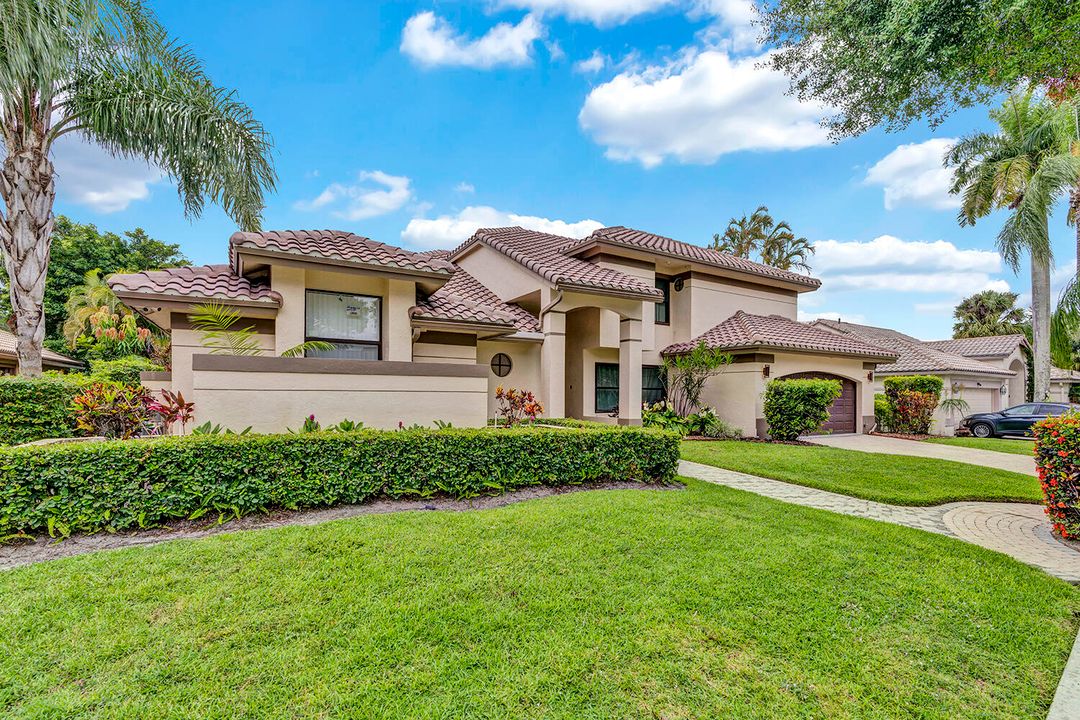 合同活跃: $1,100,000 (4 贝兹, 4 浴室, 2864 平方英尺)