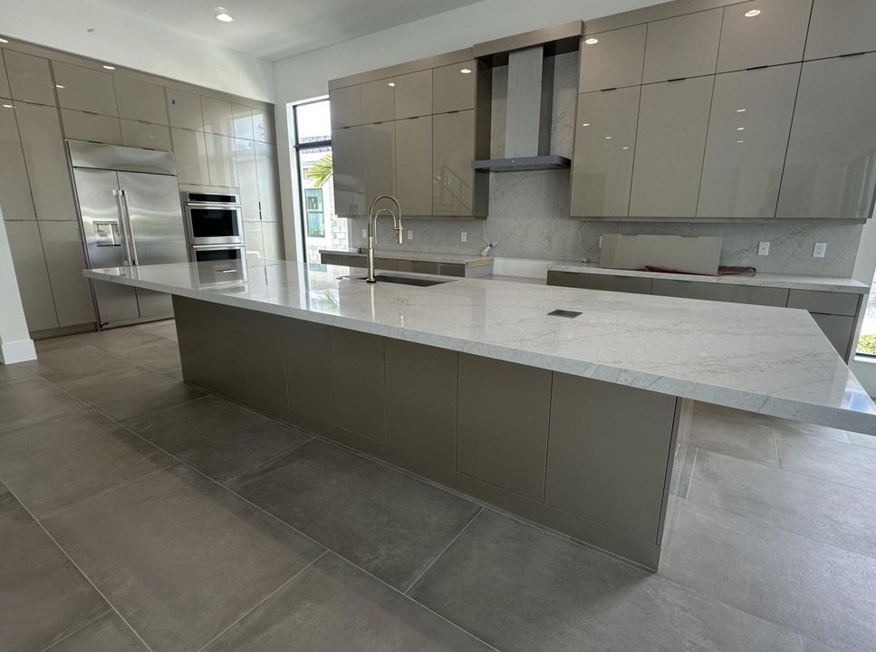 For Sale: $2,826,612 (5 beds, 6 baths, 5322 Square Feet)