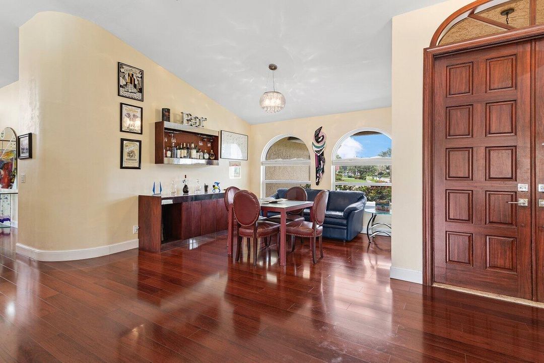 合同活跃: $1,175,000 (3 贝兹, 3 浴室, 3009 平方英尺)