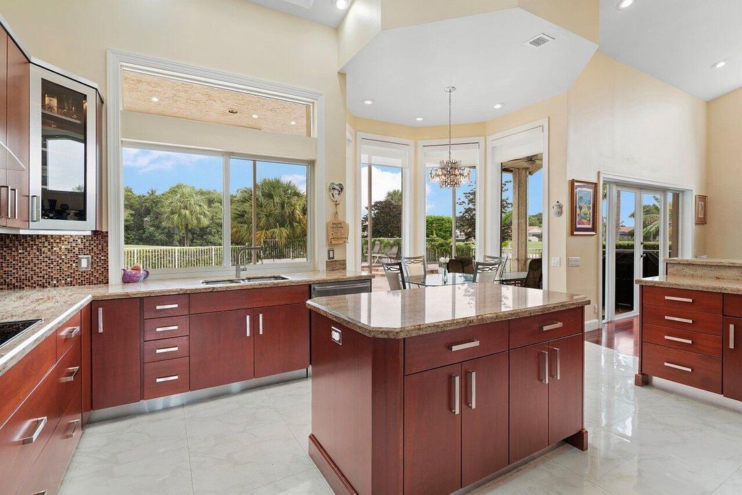 合同活跃: $1,175,000 (3 贝兹, 3 浴室, 3009 平方英尺)