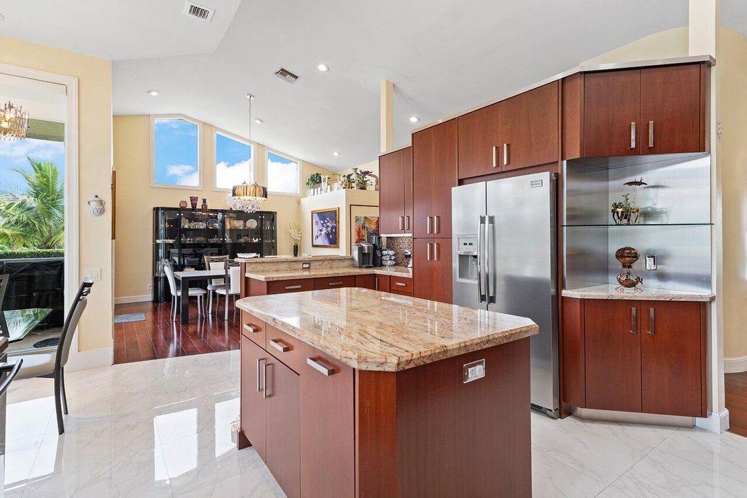 合同活跃: $1,175,000 (3 贝兹, 3 浴室, 3009 平方英尺)