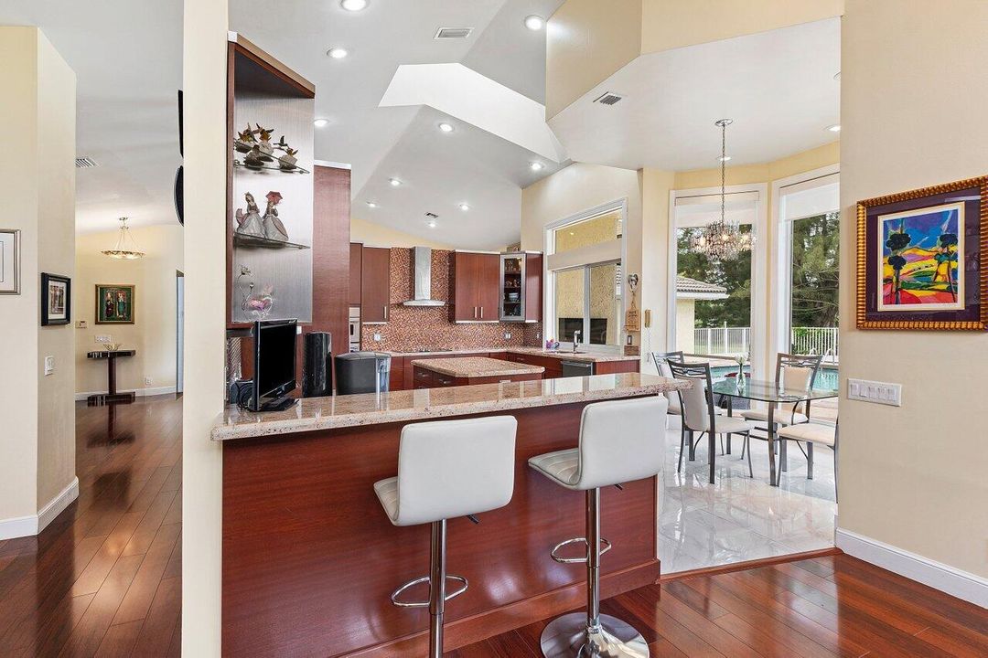 合同活跃: $1,175,000 (3 贝兹, 3 浴室, 3009 平方英尺)