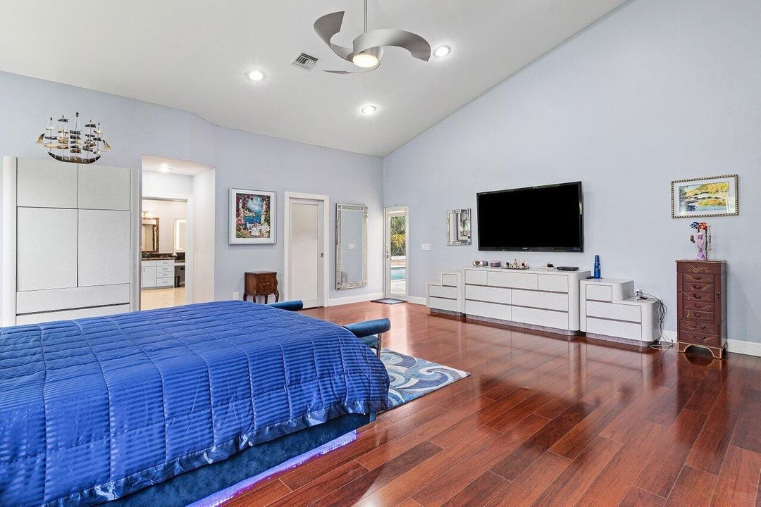 合同活跃: $1,175,000 (3 贝兹, 3 浴室, 3009 平方英尺)