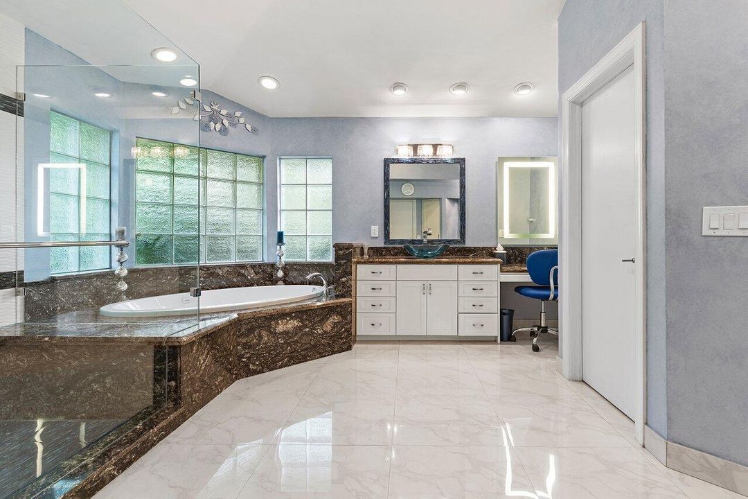 合同活跃: $1,175,000 (3 贝兹, 3 浴室, 3009 平方英尺)