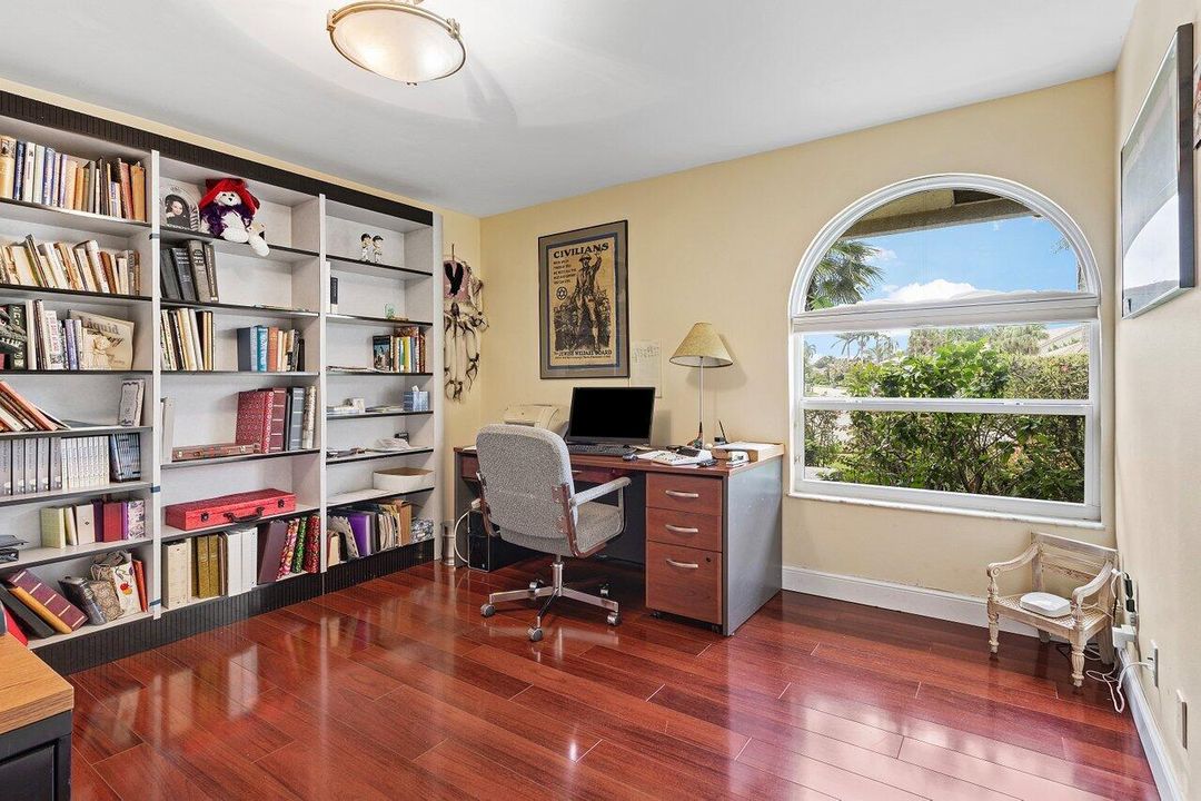 合同活跃: $1,175,000 (3 贝兹, 3 浴室, 3009 平方英尺)