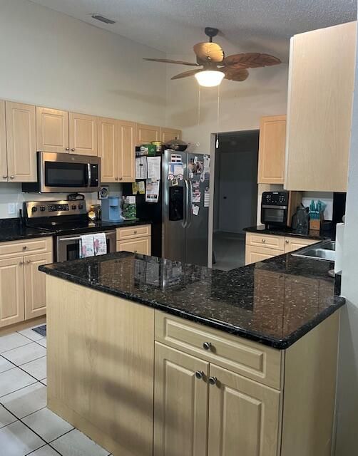 En Venta: $349,900 (3 camas, 2 baños, 1734 Pies cuadrados)