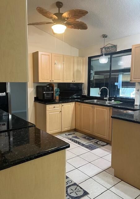 En Venta: $349,900 (3 camas, 2 baños, 1734 Pies cuadrados)