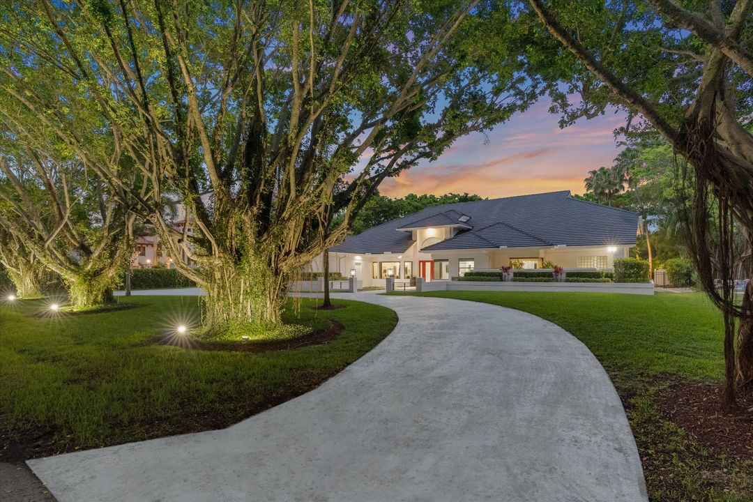 Vendido Recientemente: $2,990,000 (4 camas, 4 baños, 4698 Pies cuadrados)