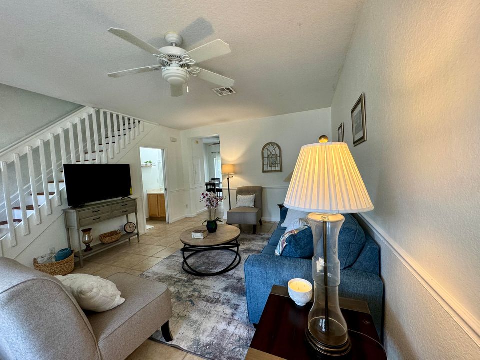 Active With Contract: $4,500 (2 beds, 2 baths, 1108 Square Feet)
