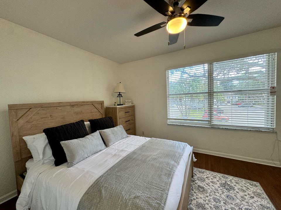 Active With Contract: $4,500 (2 beds, 2 baths, 1108 Square Feet)