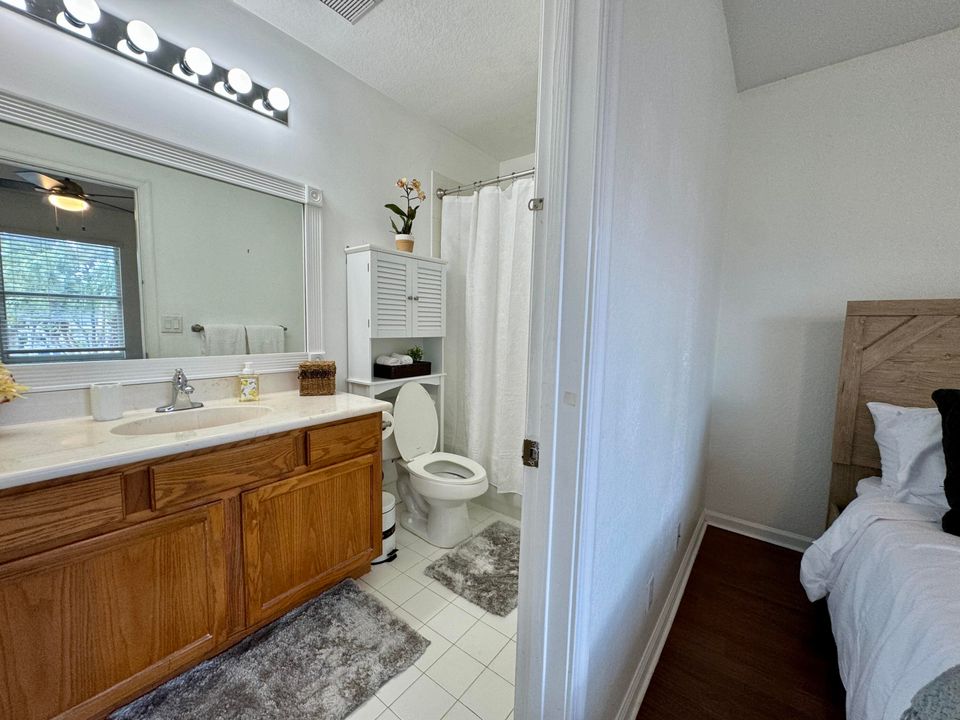 Active With Contract: $4,500 (2 beds, 2 baths, 1108 Square Feet)