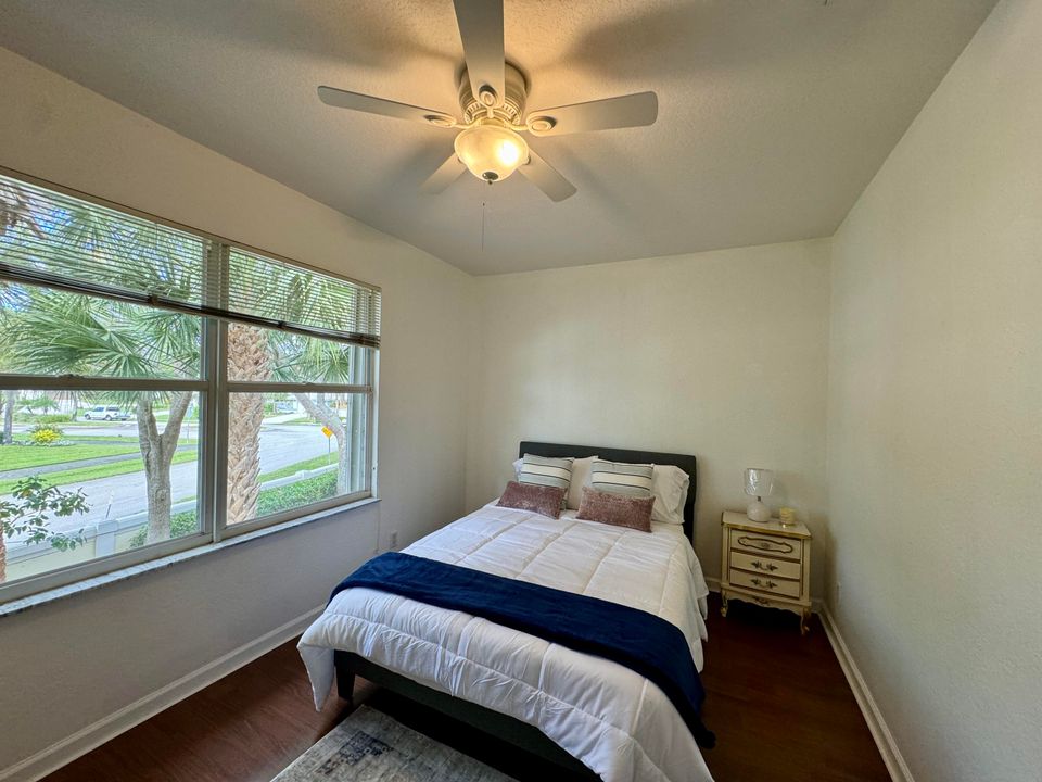 Active With Contract: $4,500 (2 beds, 2 baths, 1108 Square Feet)