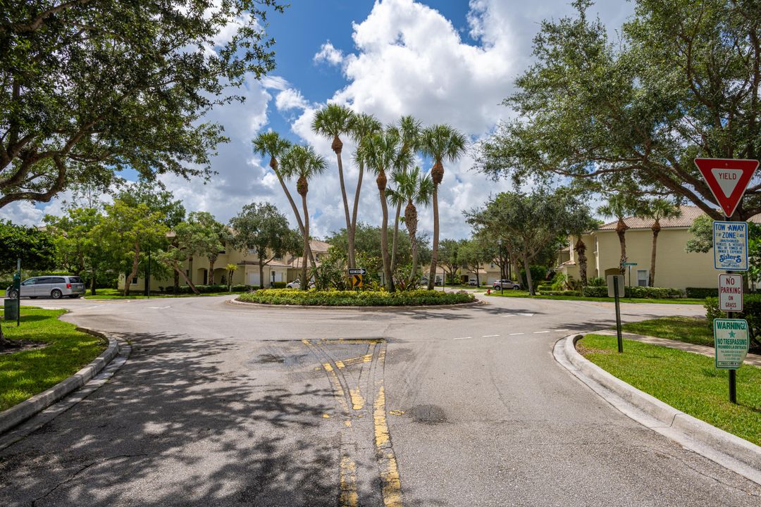 Active With Contract: $4,500 (2 beds, 2 baths, 1108 Square Feet)