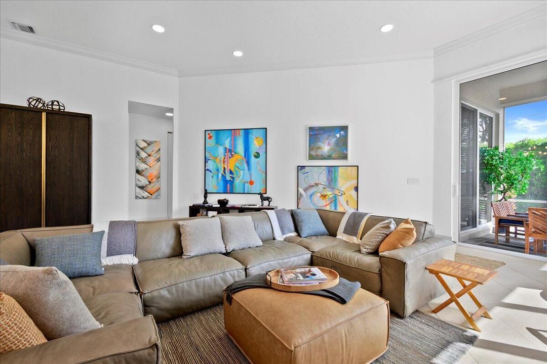 最近租的: $12,500 (3 贝兹, 3 浴室, 2411 平方英尺)