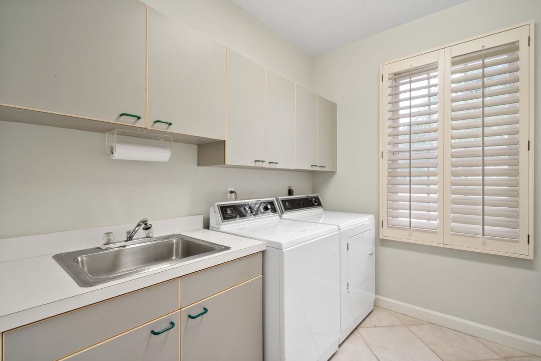 For Rent: $7,899 (3 beds, 3 baths, 2886 Square Feet)