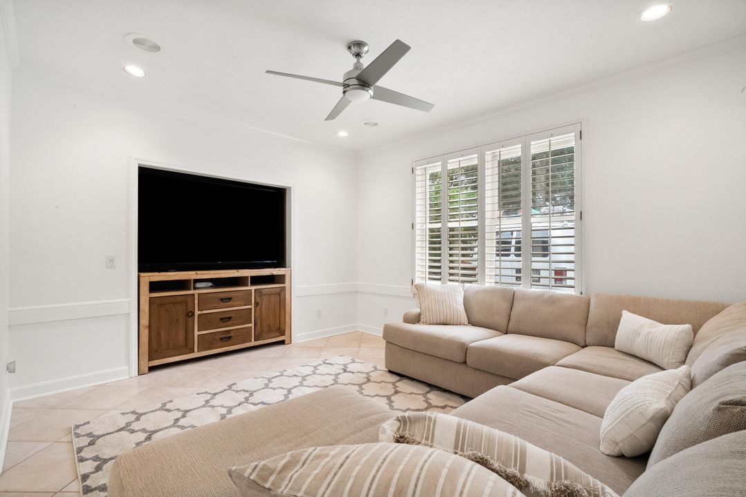 For Rent: $7,899 (3 beds, 3 baths, 2886 Square Feet)