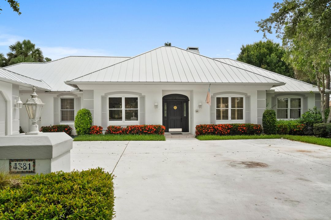 For Rent: $7,899 (3 beds, 3 baths, 2886 Square Feet)