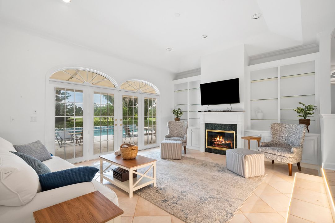 For Rent: $7,899 (3 beds, 3 baths, 2886 Square Feet)