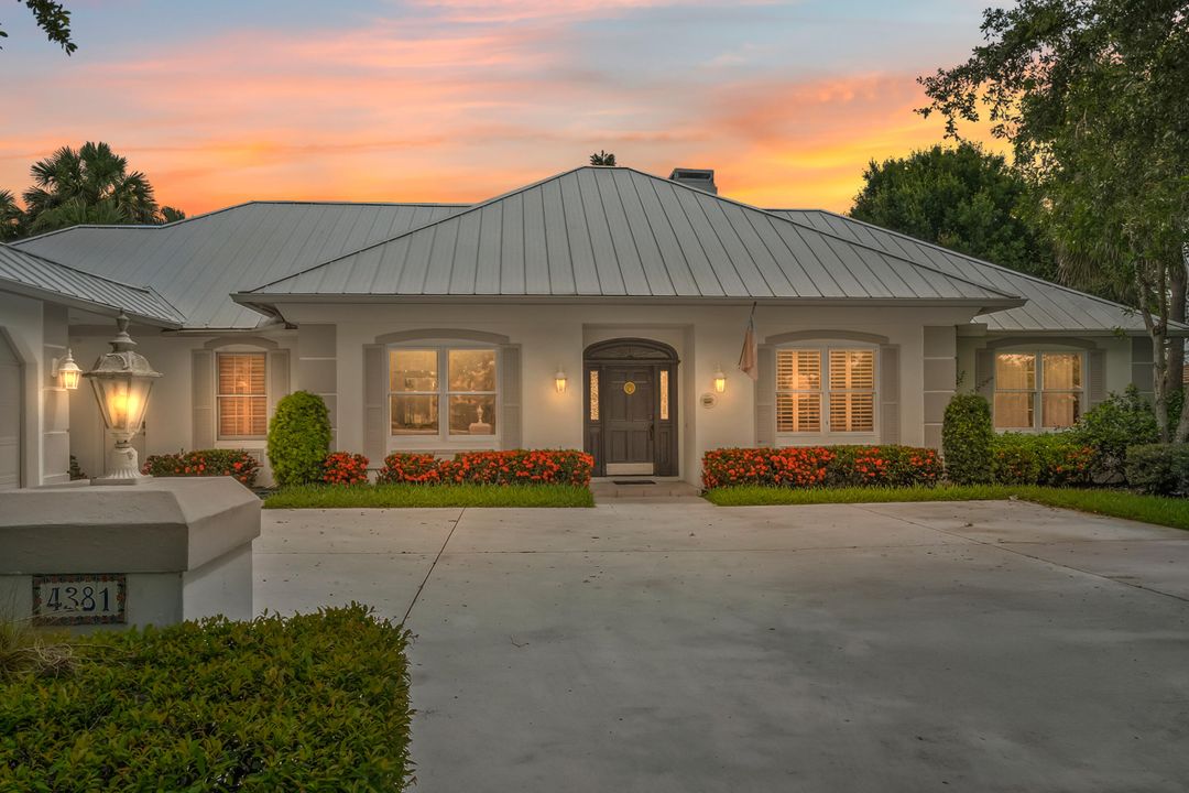 For Rent: $7,899 (3 beds, 3 baths, 2886 Square Feet)