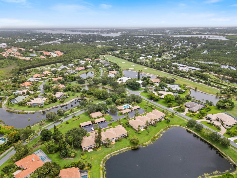 For Rent: $7,899 (3 beds, 3 baths, 2886 Square Feet)