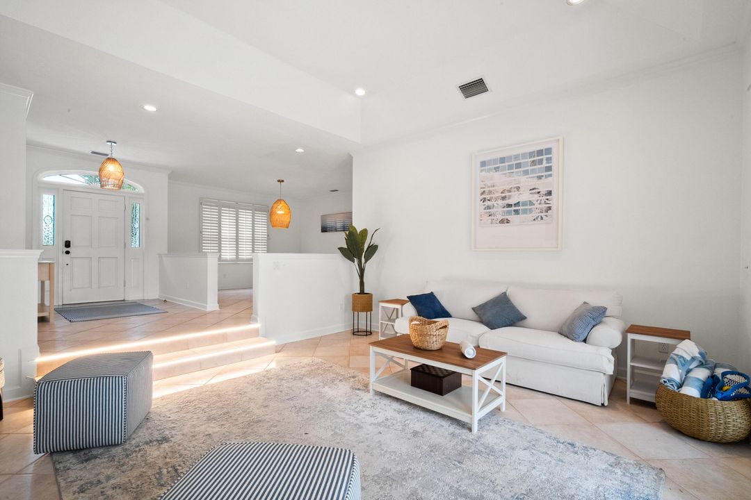 For Rent: $7,899 (3 beds, 3 baths, 2886 Square Feet)