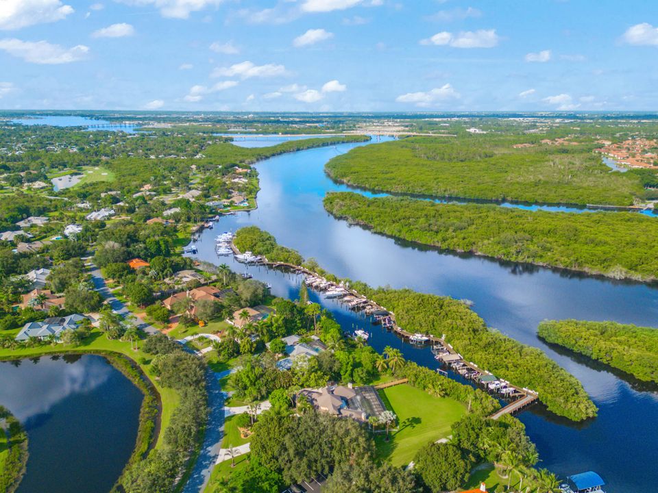 For Rent: $7,899 (3 beds, 3 baths, 2886 Square Feet)