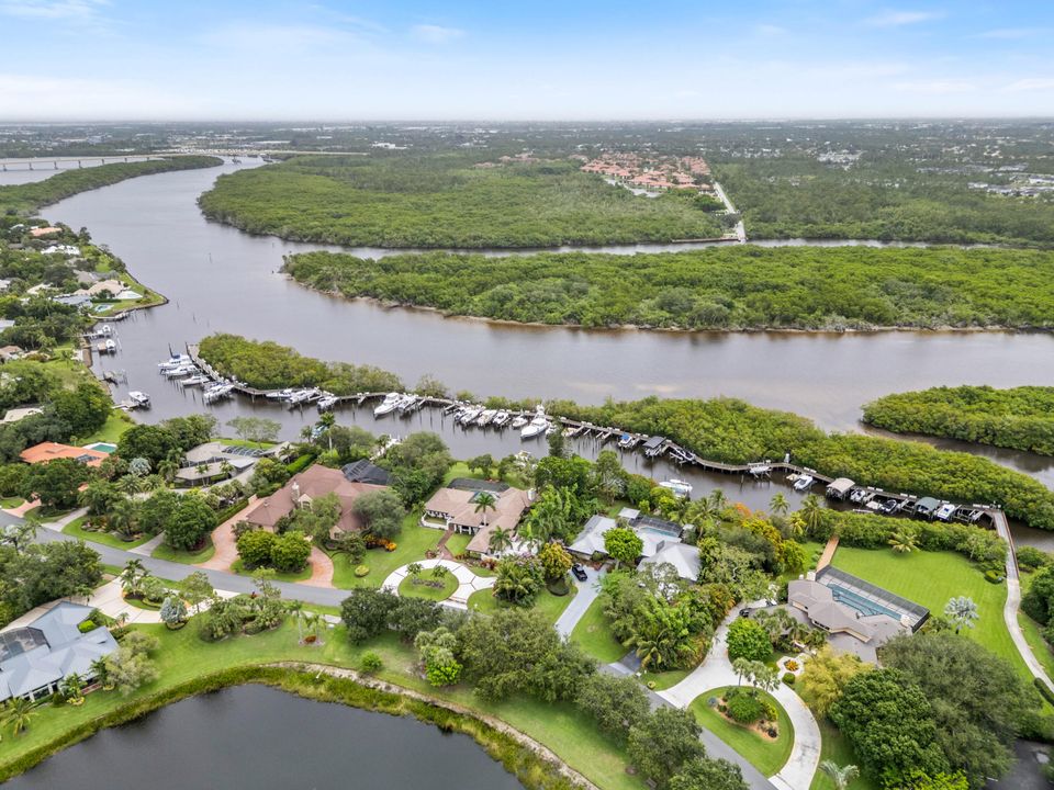 For Rent: $7,899 (3 beds, 3 baths, 2886 Square Feet)