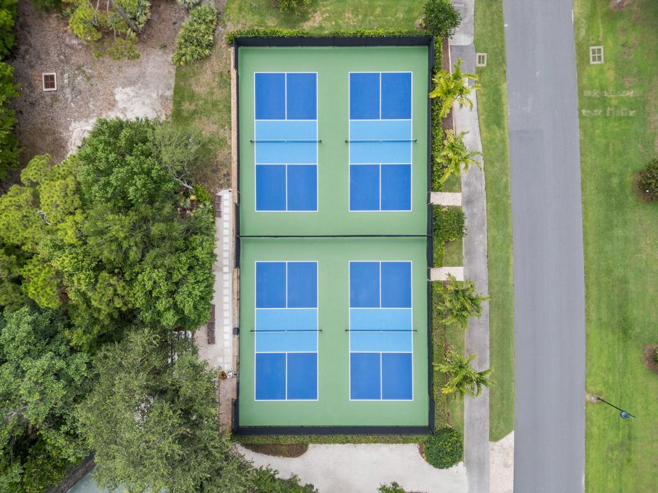 For Rent: $7,899 (3 beds, 3 baths, 2886 Square Feet)