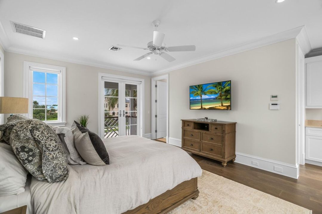 For Sale: $3,395,000 (4 beds, 4 baths, 3297 Square Feet)