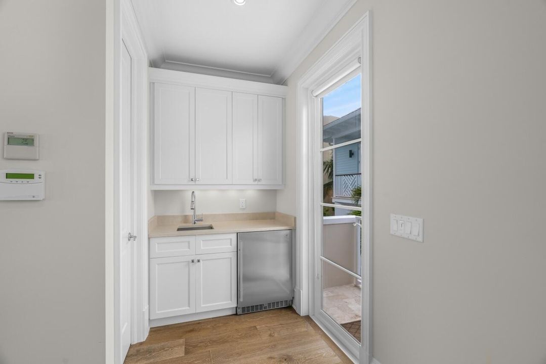 For Sale: $3,395,000 (4 beds, 4 baths, 3297 Square Feet)