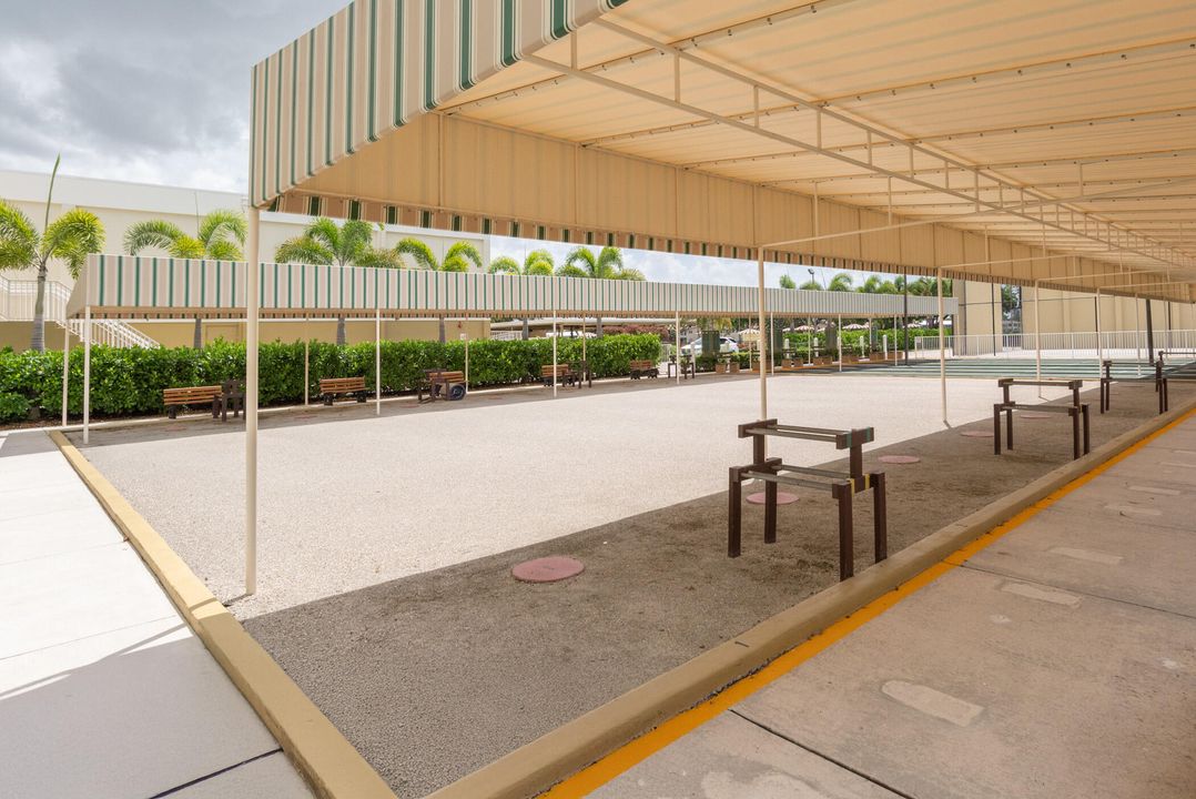 待售: $63,000 (1 贝兹, 1 浴室, 702 平方英尺)