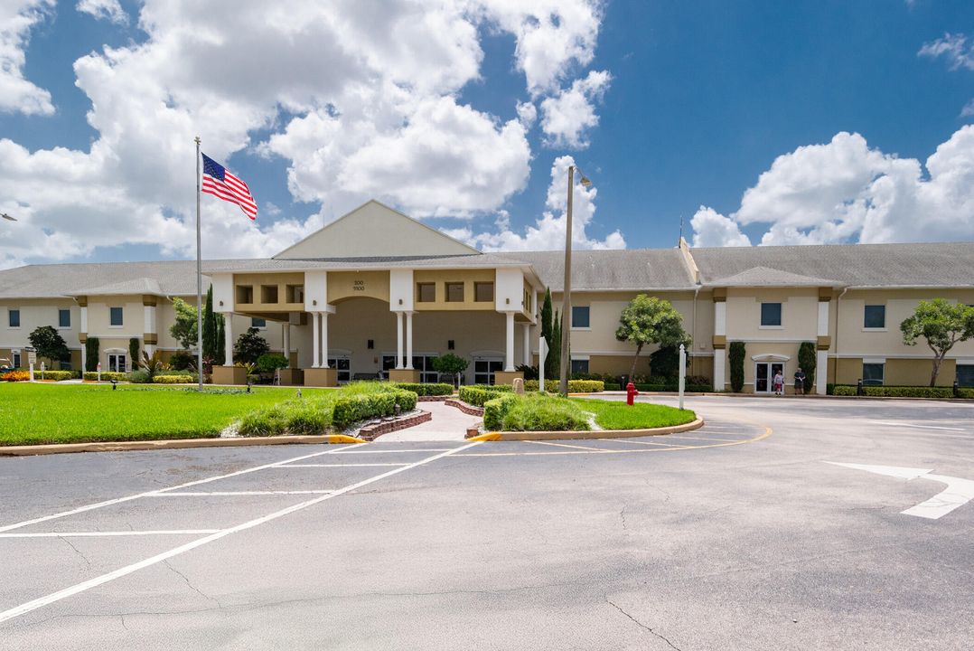 待售: $63,000 (1 贝兹, 1 浴室, 702 平方英尺)