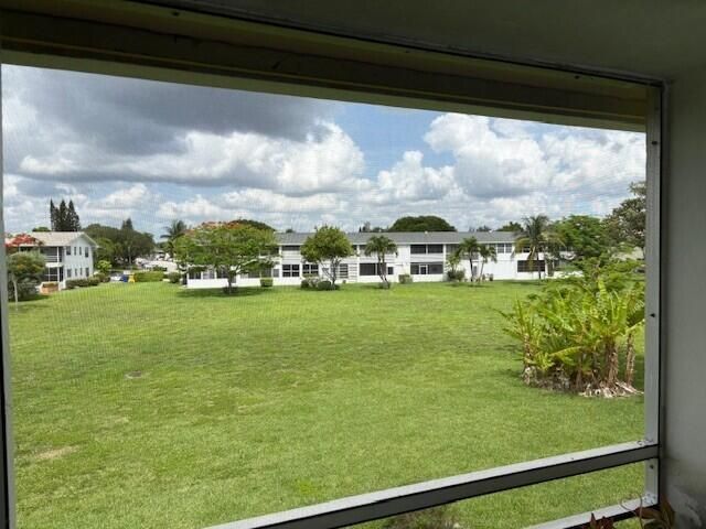 For Sale: $59,999 (1 beds, 1 baths, 702 Square Feet)