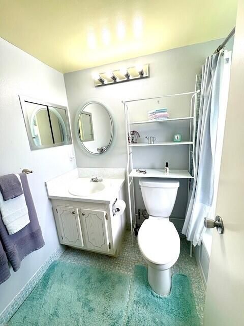 For Sale: $59,999 (1 beds, 1 baths, 702 Square Feet)