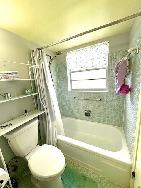 For Sale: $59,999 (1 beds, 1 baths, 702 Square Feet)