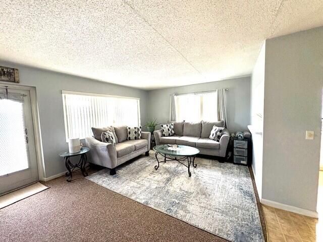 For Sale: $59,999 (1 beds, 1 baths, 702 Square Feet)