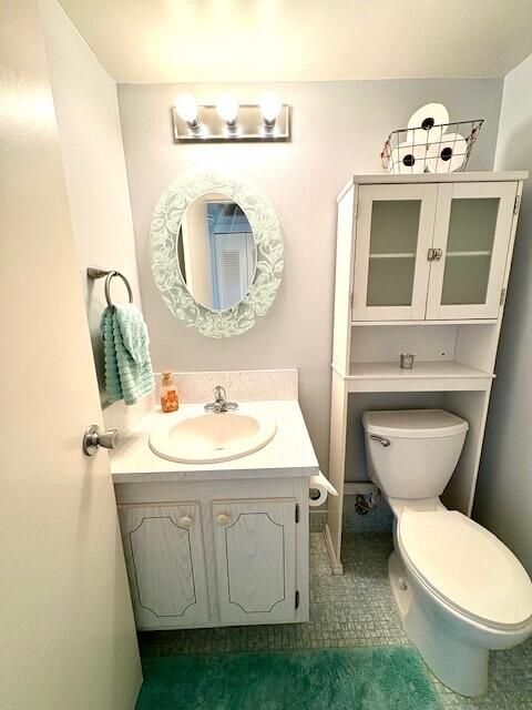 For Sale: $59,999 (1 beds, 1 baths, 702 Square Feet)