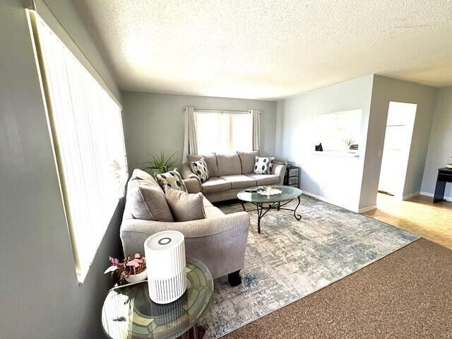 For Sale: $59,999 (1 beds, 1 baths, 702 Square Feet)