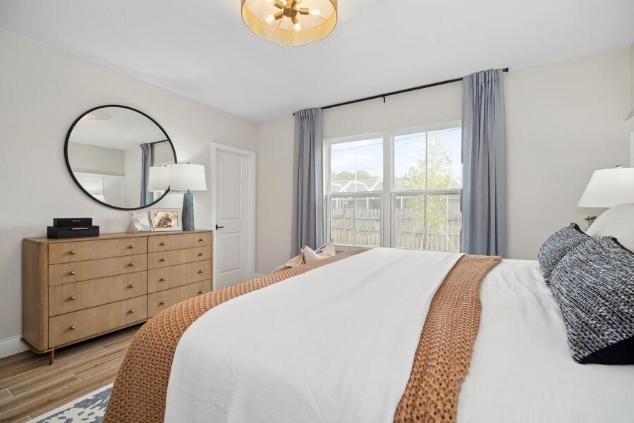 Active With Contract: $499,995 (4 beds, 3 baths, 2094 Square Feet)