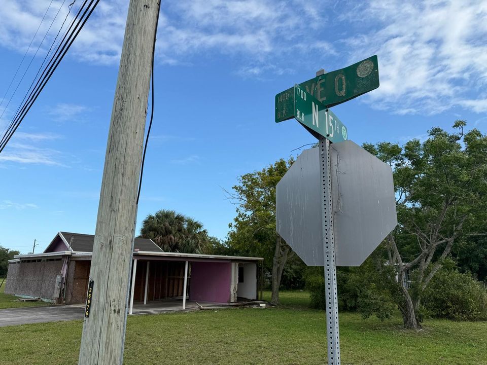 Под контрактом: $53,900 (4 спален, 1 ванн, 1204 Квадратных фут)