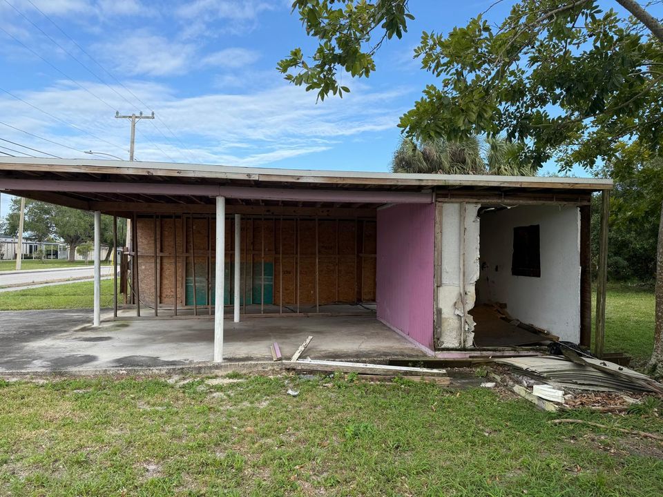 Под контрактом: $53,900 (4 спален, 1 ванн, 1204 Квадратных фут)