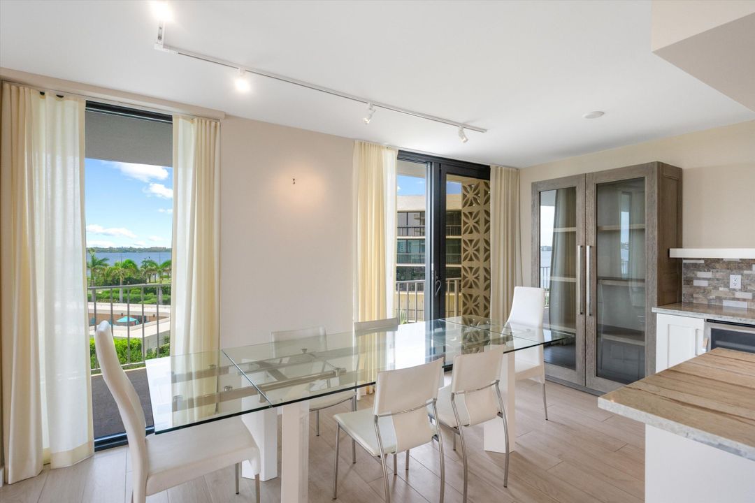 合同活跃: $1,325,000 (2 贝兹, 2 浴室, 1740 平方英尺)