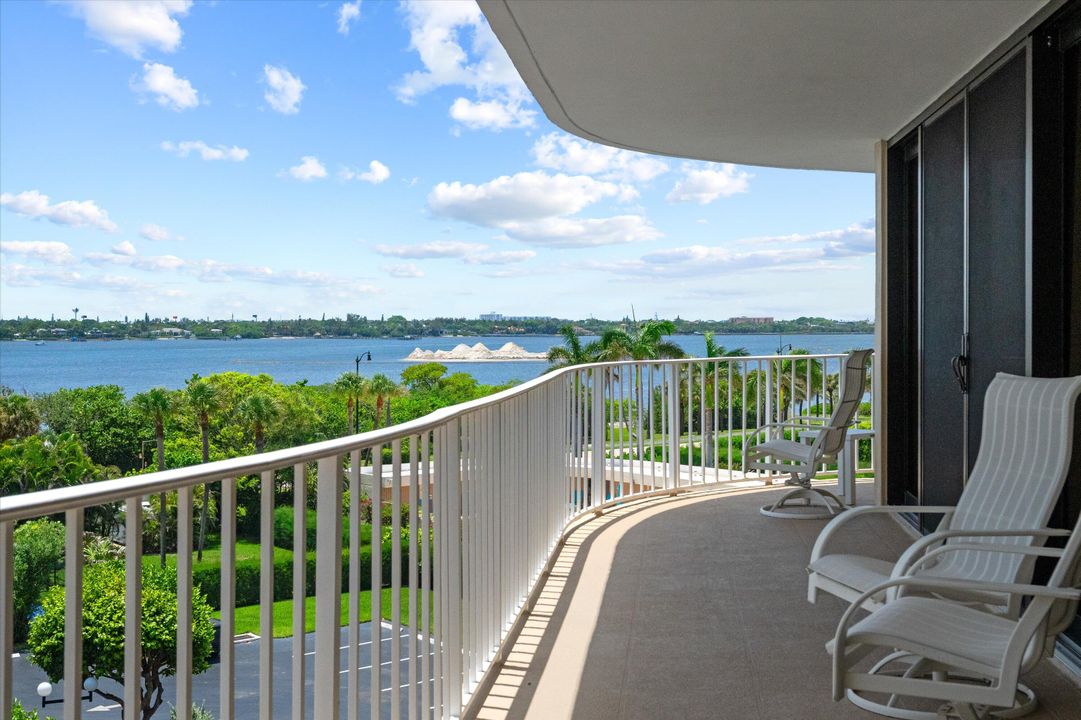 合同活跃: $1,325,000 (2 贝兹, 2 浴室, 1740 平方英尺)