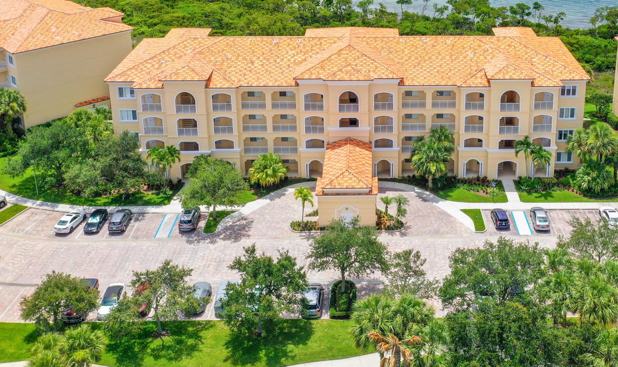 Недавно продано: $469,900 (2 спален, 2 ванн, 1989 Квадратных фут)