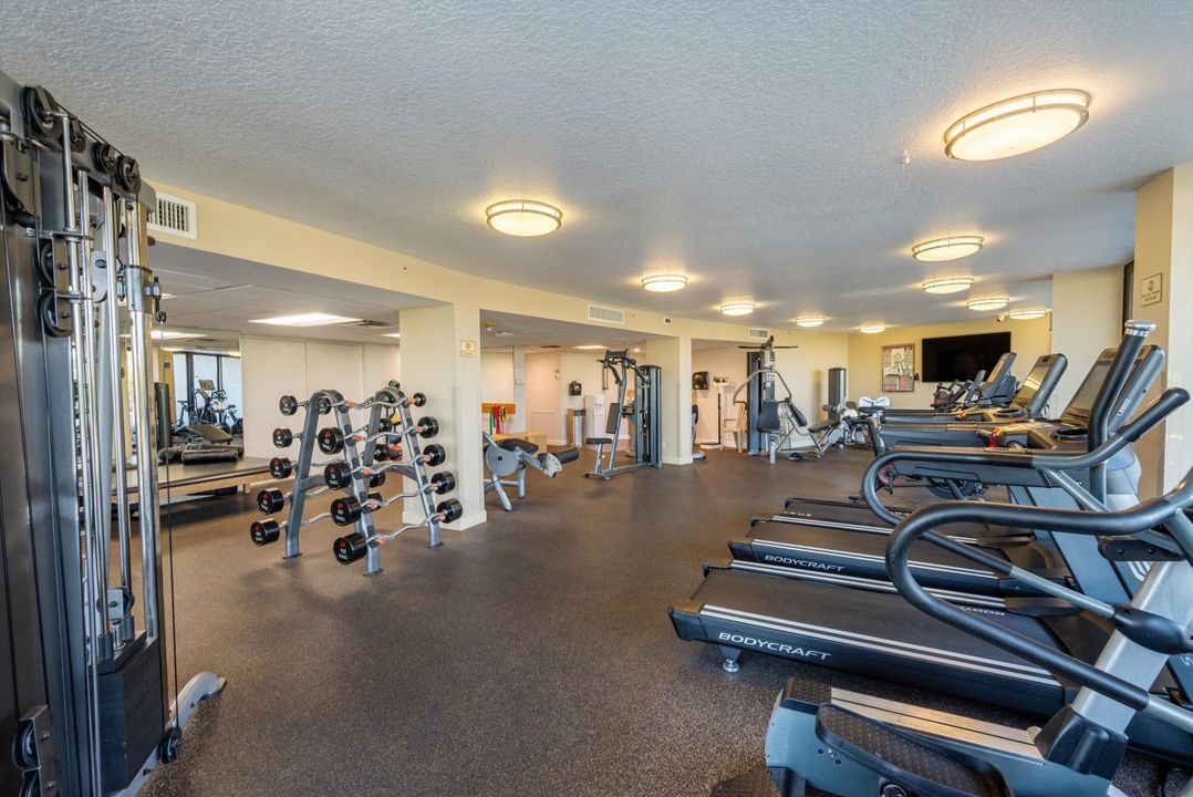 合同活跃: $1,325,000 (2 贝兹, 2 浴室, 1740 平方英尺)