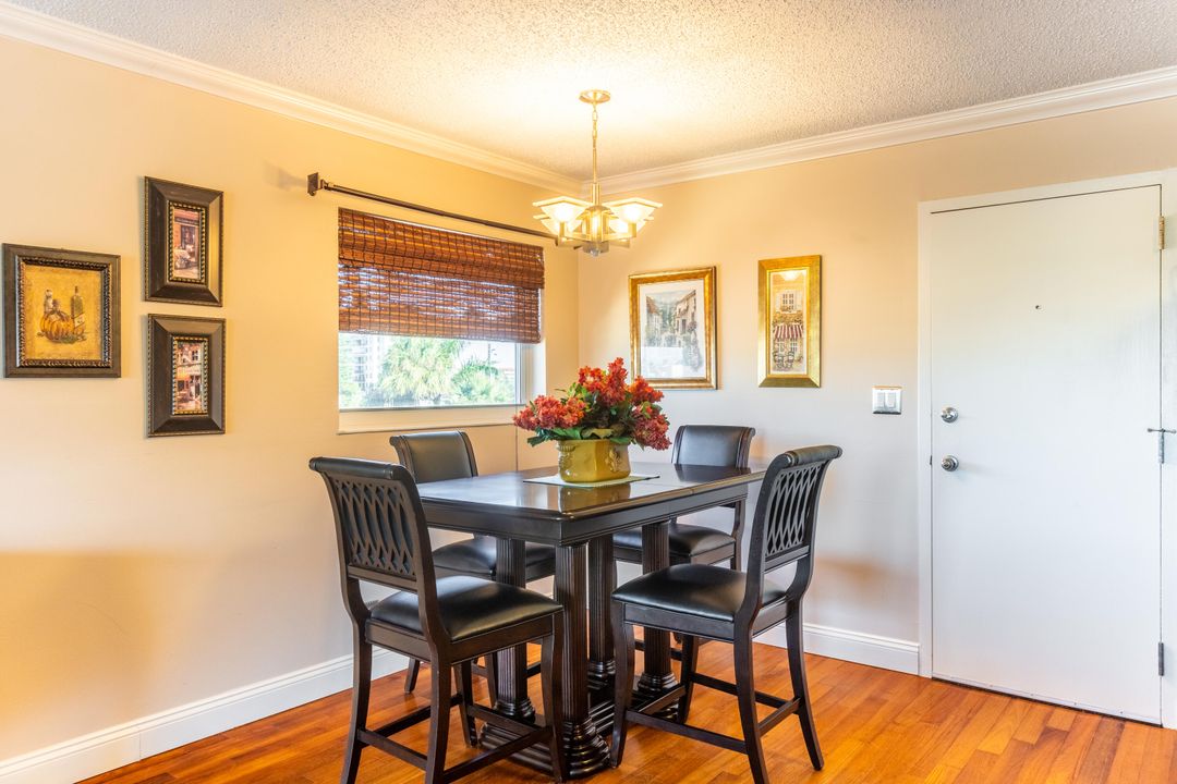 Под контрактом: $2,200 (1 спален, 1 ванн, 740 Квадратных фут)