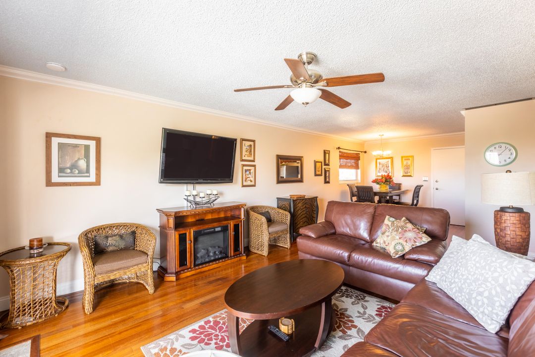 Под контрактом: $2,200 (1 спален, 1 ванн, 740 Квадратных фут)